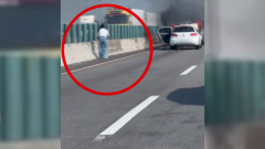 國道火燒車意外！ 媽媽「抱女兒逃命」 驚險畫面曝光