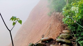 不敵連日大雨沖刷！ 火炎山多處坍方地基流失