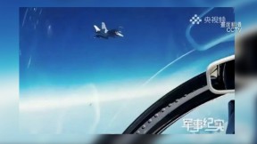 中美艦載機海上叫陣！ 「飛鯊」殲-15對峙超級大黃蜂