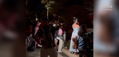 丟臉！ 台灣網紅遊迪士尼「打強光拍照」 網轟：以為是中國人
