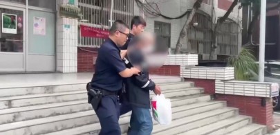 台南銀樓被搶43萬金鍊...笨匪手機忘現場成破案關鍵