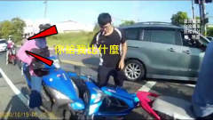 不滿超車「叭一聲」互嗆！駕駛亮球棒狠毆騎士