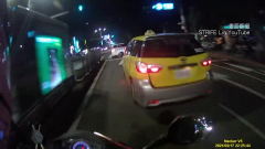騎士控小黃2度惡意逼車...運將辯「變換車道」 開窗露武器！