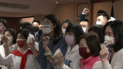 藍頻推公投！ 綠民調52.2%認「政治操作對立」 年輕人占比高