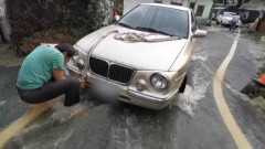 雨彈炸嘉義！ 馬路變溪流...水灌民宅淹腳踝