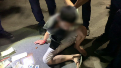 沒開大燈遭攔查！ 男身上「飄K味」警意外搜獲毒品