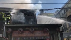 台中透天厝「全面燃燒」 竄濃煙傳爆炸聲