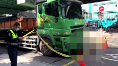 未保持安全距離！ 「嬤背嬰」疑超車遭砂石車輾斃
