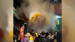 虛驚一場！ 鎮瀾宮施放巨型天燈墜落無釀傷　信徒喊「媽祖保佑」