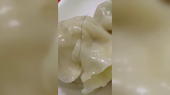 獨家／知名水餃老店爆衛生疑慮！ 水餃皮見「頭髮」險吃下肚